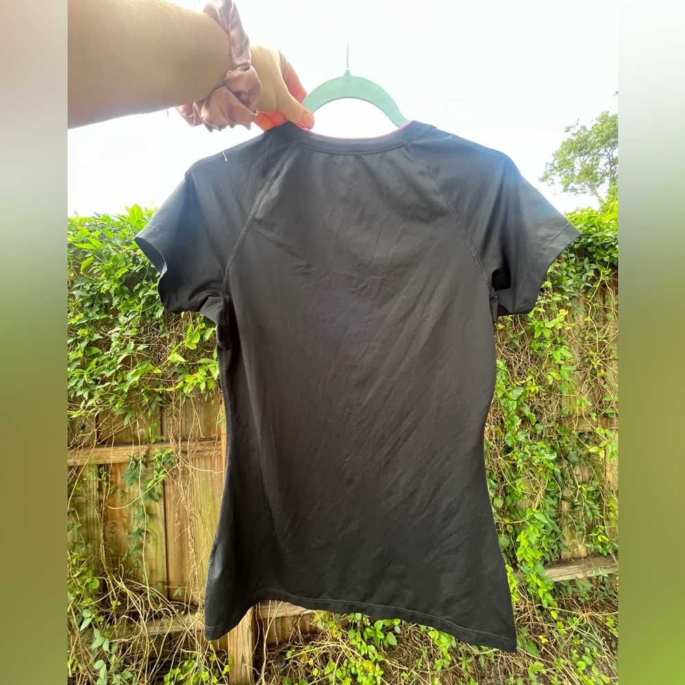 Nike top - Picture 2 of 2
